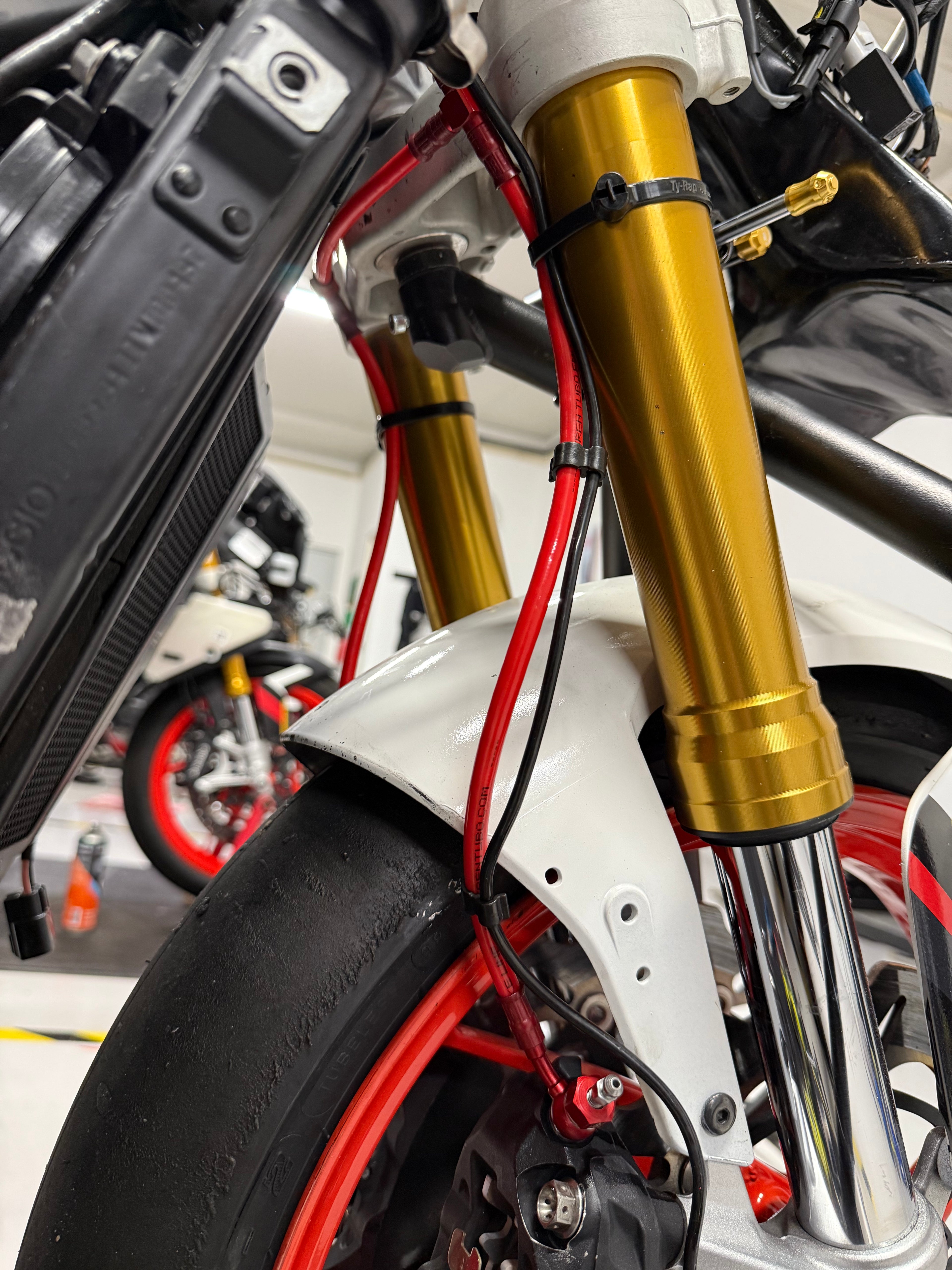 Frentubo - Bromsslang fram, ABS - RS660